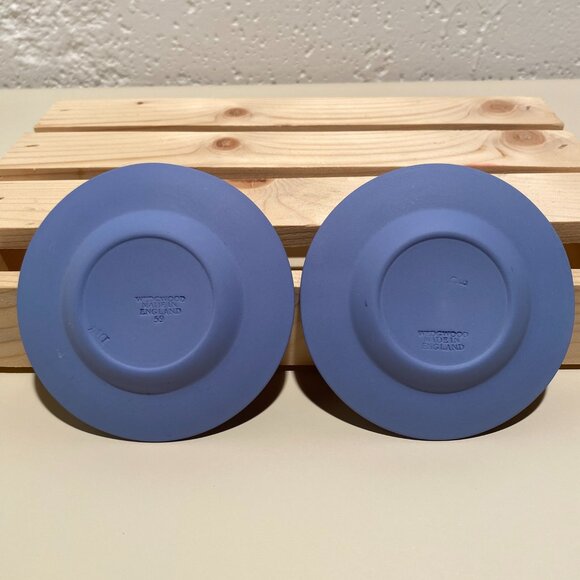 Wedgwood Blue Jasperware Pair of Small Plates with White Motif - Picture 5 of 5